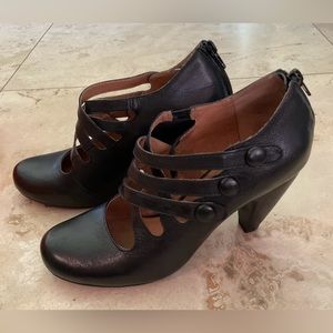 NEW IN BOX ● Miz Mooz ● Leather Strappy Heels ● Y2K